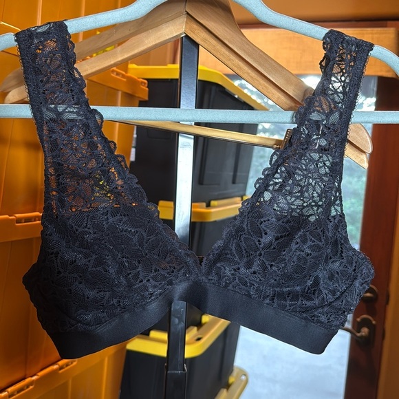 Aerie Lace Bralette in Black Size Medium - Picture 2 of 9